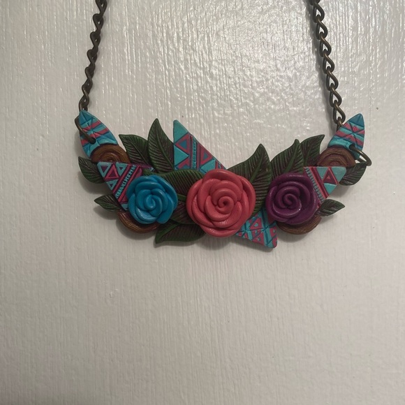 Detailed hand made clay necklaces - Picture 2 of 3